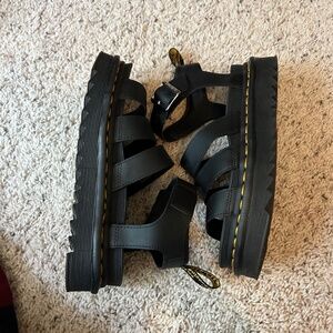 BLAIRE HYDRO LEATHER STRAP SANDALS